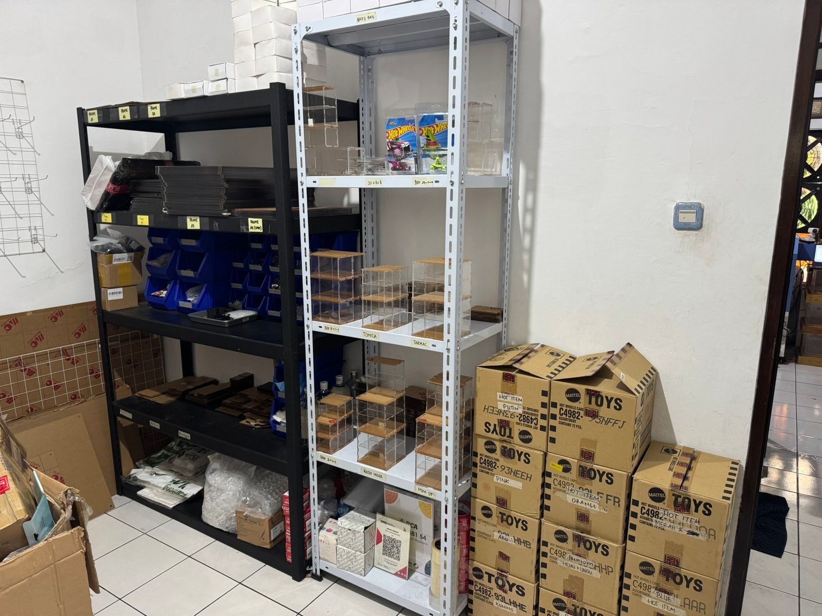 Stock & Produk Akrilik Iridium Concept